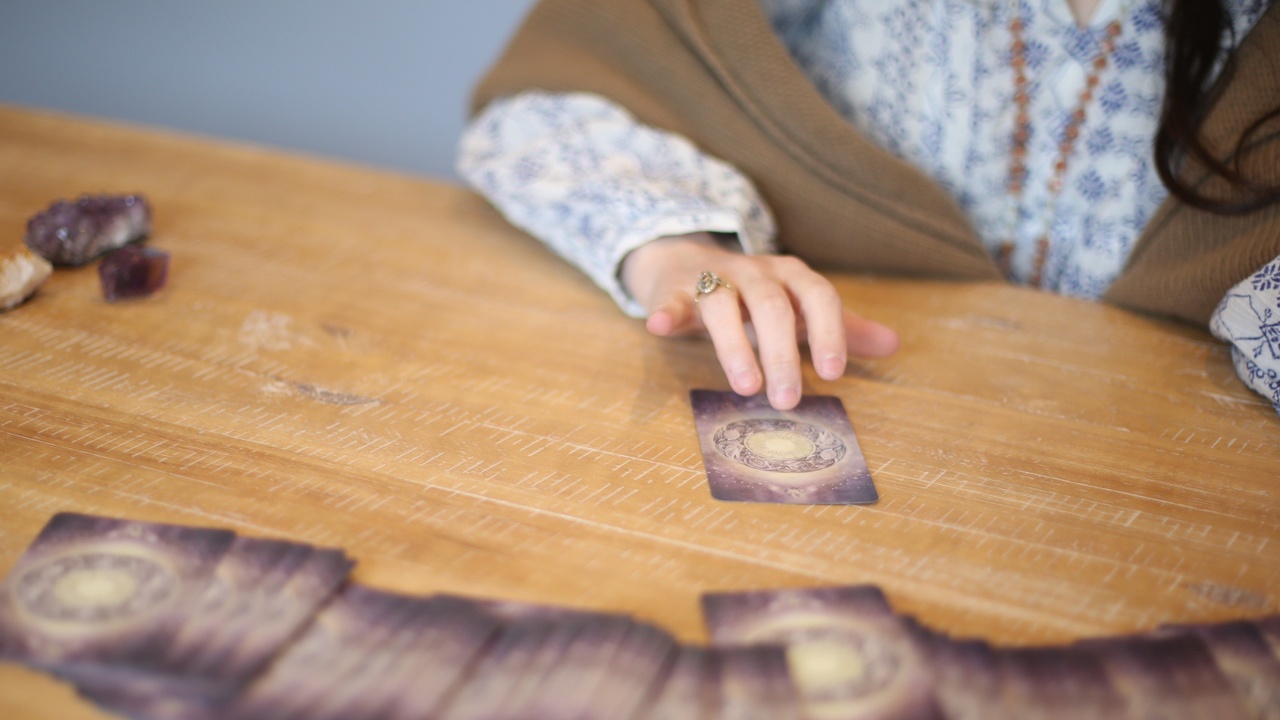 Le rôle d’un voyant marabout médium dans la résolution des situations sentimentales complexes